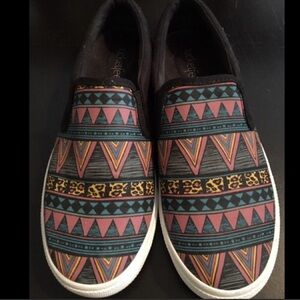 🎂Bucketfeet - Tribal Print Sneaker - 6